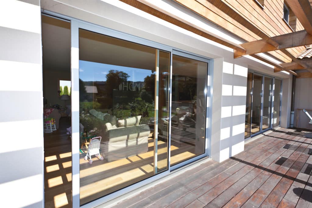 Porte fenêtre coulissante aluminium vantaux terrasse