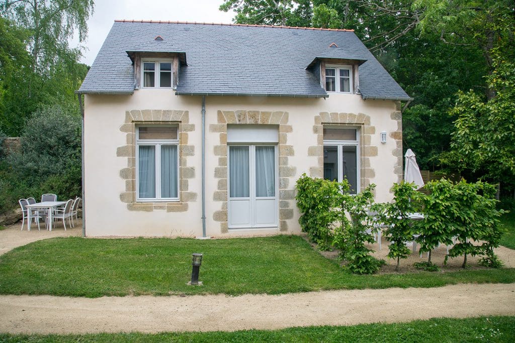 Façade fenêtre bois maison traditionnelle